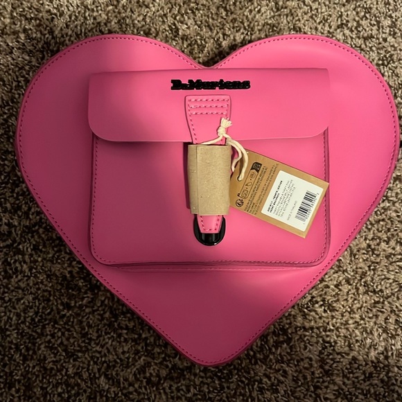 Dr. Martens Heart Crossbody Bag / Backpack - Picture 4 of 6
